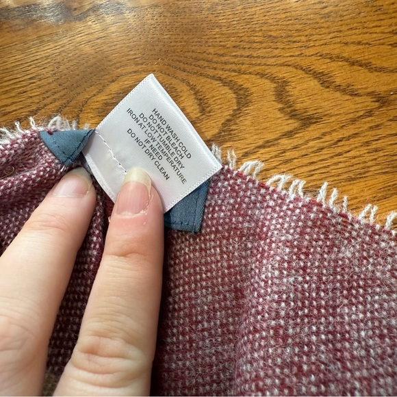 ModCloth Blanket Scarf NWT - Picture 5 of 5